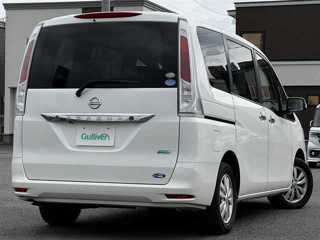日産 セレナ 20G 道央・札幌 2011(平23)年 11.9万km ブリリアントホワイトパール ４WD/純正HDDナビ/AM/FM/BT/CD/DVD/ワンセグ/横滑り防止装置/クルーズコントロール/バックカメラ/ビルトインETC/ドライブレコーダー/アイドリングストップ/ECOMODE/両側パワースライドドア/革巻きステアリング/ステアリングリモコン/プッシュスタート/スマートキー/ハロゲンヘッドライト/オートライト/フォグランプ/ヘッドライトレベライザー/電動格納ミラー/ウィンカーミラー/純正フロアマット/スペアキー/社外AW付冬タイヤ積込/195/65/R15/2019年/山4mm