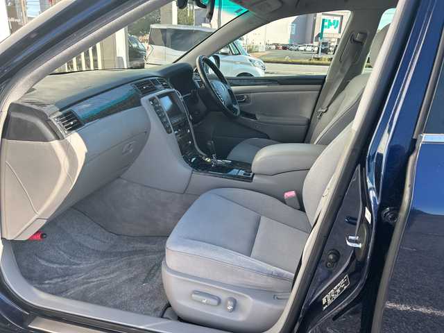 トヨタ クラウン ロイヤル ロイヤルサルーン G 千葉県 2007(平19)年 8.2万km ダークブルーマイカ 純正ＨＤＤナビ　オートクルーズコントロール　電動サンシェード　パワーシート　バックカメラ　純正ドライブレコーダー　スマートキー　純正マット　カーテンエアバッグ　ＥＴＣ　純正ＡＷ　ＬＥＤヘッドライト