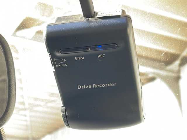 日産 セレナ ハイウェイスター プロパイロットED 長野県 2016(平28)年 6.1万km ブリリアントホワイトパール 2トーン プロパイロット/エマージェンシーブレーキ/純正9型ナビフルセグTV/バックカメラ/フリップダウンモニター/両側パワースライドドア/ドライブレコーダー/純正15インチアルミ/コーナーセンサー/社外マフラー/保証書/スペアキー