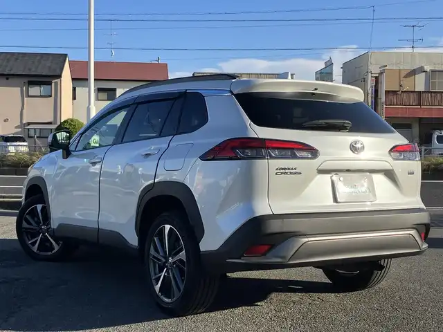 トヨタ カローラ クロス ハイブリッド Z 三重県 2023(令5)年 2.3万km プラチナホワイトパールマイカ ワンオーナー/パワーバックドア/♪Toyota Safety Sense/ ・PCS(プリクラッシュセーフティ)/ ・LTA(レーントレーシングアシスト)/ ・AHB(オートマチックハイビーム)/ ・RSA(ロードサインアシスト)/ ・レーダークルーズコントロール/ ・先行車発進告知機能/♪BSM(ブラインドスポットモニター)/♪クリアランスソナー/♪純正ディスプレイオーディオ/ ・フルセグ・ミラキャスト/ ・Bluetooth・USB/♪全方位モニター/♪バックカメラ/♪フロントカメラ/♪サイドカメラ/♪ドライブレコーダー前後/♪ハーフレザーシート/♪D席パワーシート/♪前席シートヒーター/♪オートブレーキホールド/♪LEDヘッドライト/♪LEDフォグ/♪オートライト/♪オートリトラクタブルミラー/♪ウィンカーミラー/♪ルーフレール/♪純正18インチAW/♪革巻ステアリング/♪ステアリングスイッチ/♪フロアマット/♪プライバシーガラス/♪ビルトインETC/♪横滑り防止/♪サイド/カーテン/ニーエアバック/♪スマートキー/♪プッシュスタート