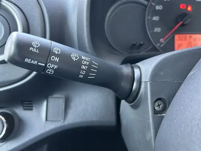 トヨタ ヴィッツ F スマイルエディション 千葉県 2013(平25)年 2.7万km ライトブルーメタリック 保証書、取扱説明書、スペアキー1本/純正SDナビ（NSZT－W62G）/AM、FM、CD、DVD、BT、フルセグTV/バックカメラ/TVキャンセラー/エンジンプッシュスタート/電動格納ミラー/レベライザー/オートライト/純正フロアマット/シートリフター