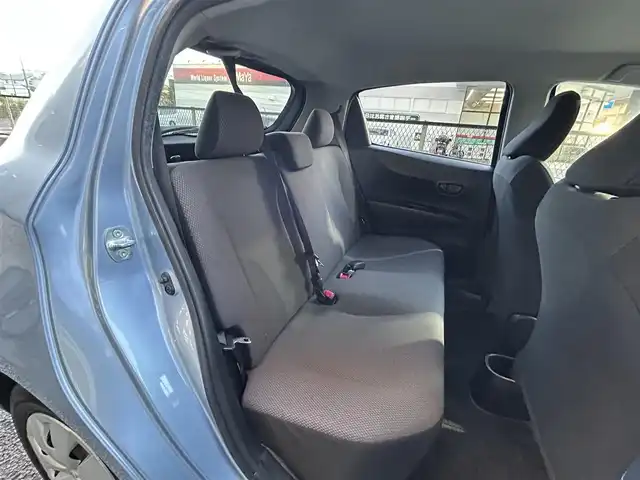 トヨタ ヴィッツ F スマイルエディション 千葉県 2013(平25)年 2.7万km ライトブルーメタリック 保証書、取扱説明書、スペアキー1本/純正SDナビ（NSZT－W62G）/AM、FM、CD、DVD、BT、フルセグTV/バックカメラ/TVキャンセラー/エンジンプッシュスタート/電動格納ミラー/レベライザー/オートライト/純正フロアマット/シートリフター