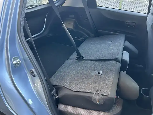 トヨタ ヴィッツ F スマイルエディション 千葉県 2013(平25)年 2.7万km ライトブルーメタリック 保証書、取扱説明書、スペアキー1本/純正SDナビ（NSZT－W62G）/AM、FM、CD、DVD、BT、フルセグTV/バックカメラ/TVキャンセラー/エンジンプッシュスタート/電動格納ミラー/レベライザー/オートライト/純正フロアマット/シートリフター