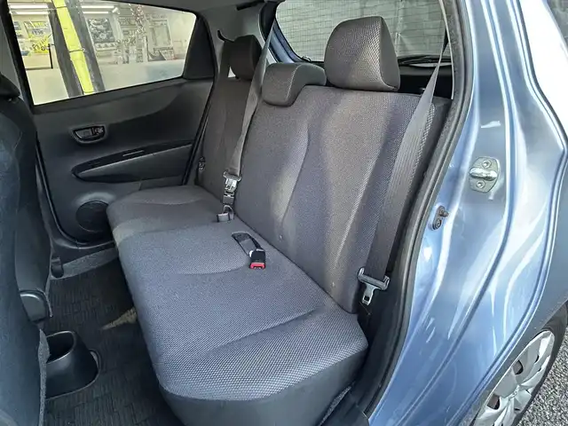 トヨタ ヴィッツ F スマイルエディション 千葉県 2013(平25)年 2.7万km ライトブルーメタリック 保証書、取扱説明書、スペアキー1本/純正SDナビ（NSZT－W62G）/AM、FM、CD、DVD、BT、フルセグTV/バックカメラ/TVキャンセラー/エンジンプッシュスタート/電動格納ミラー/レベライザー/オートライト/純正フロアマット/シートリフター