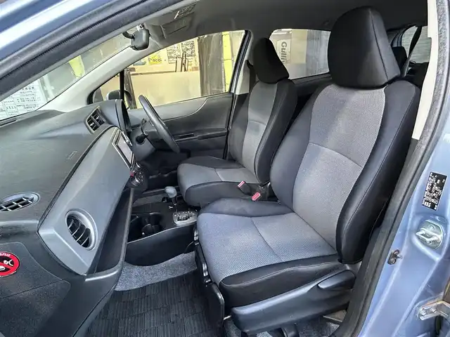 トヨタ ヴィッツ F スマイルエディション 千葉県 2013(平25)年 2.7万km ライトブルーメタリック 保証書、取扱説明書、スペアキー1本/純正SDナビ（NSZT－W62G）/AM、FM、CD、DVD、BT、フルセグTV/バックカメラ/TVキャンセラー/エンジンプッシュスタート/電動格納ミラー/レベライザー/オートライト/純正フロアマット/シートリフター