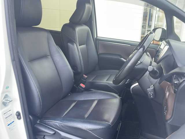 トヨタ エスクァイア Gi 岩手県 2017(平29)年 9.4万km ホワイトパールクリスタルシャイン 寒冷地仕様　セーフティセンス　ＡＬＰＩＮＥ１１型ナビ　フリップダウン　ダブルゾーン再生　フルセグ　バックＣ　レザーシート　シートヒーター　両側電動スライド　クルコン　コーナーセンサー　純正１５ＡＷ