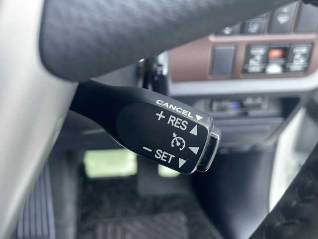 トヨタ エスクァイア Gi 岩手県 2017(平29)年 9.4万km ホワイトパールクリスタルシャイン 寒冷地仕様　セーフティセンス　ＡＬＰＩＮＥ１１型ナビ　フリップダウン　ダブルゾーン再生　フルセグ　バックＣ　レザーシート　シートヒーター　両側電動スライド　クルコン　コーナーセンサー　純正１５ＡＷ