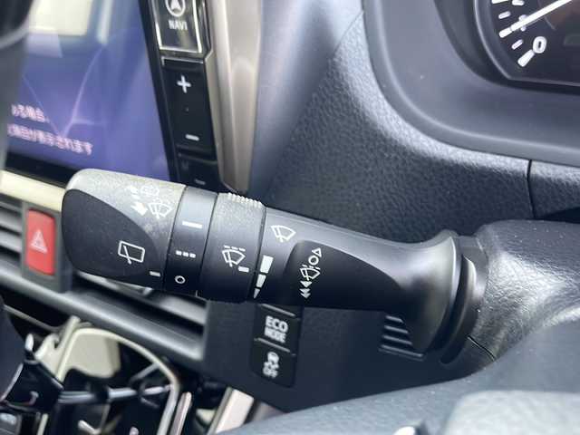 トヨタ エスクァイア Gi 岩手県 2017(平29)年 9.4万km ホワイトパールクリスタルシャイン 寒冷地仕様　セーフティセンス　ＡＬＰＩＮＥ１１型ナビ　フリップダウン　ダブルゾーン再生　フルセグ　バックＣ　レザーシート　シートヒーター　両側電動スライド　クルコン　コーナーセンサー　純正１５ＡＷ