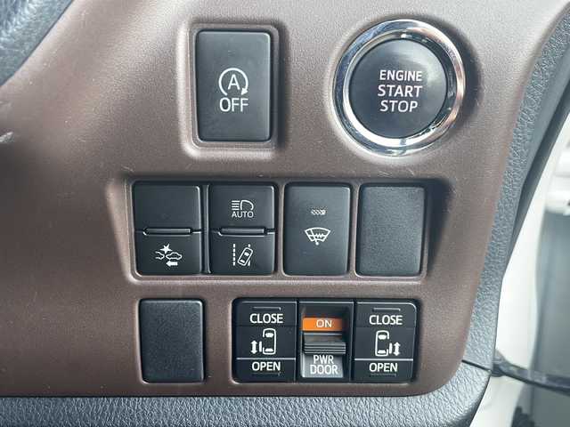 トヨタ エスクァイア Gi 岩手県 2017(平29)年 9.4万km ホワイトパールクリスタルシャイン 寒冷地仕様　セーフティセンス　ＡＬＰＩＮＥ１１型ナビ　フリップダウン　ダブルゾーン再生　フルセグ　バックＣ　レザーシート　シートヒーター　両側電動スライド　クルコン　コーナーセンサー　純正１５ＡＷ