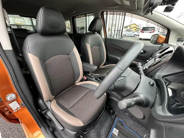 日産 ノート e－パワー メダリスト 千葉県 2017(平29)年 2.9万km プレミアムコロナオレンジ 純正メモリナビ/(CD/DVD/BT/SD/USB/フルセグ)/アラウンドビューモニター/衝突被害軽減システム/車線逸脱警報/横滑り防止装置/ETC/ドライブレコーダー/アイドリングストップ/LEDヘッドライト/フォグランプ/オートライト/ウィンカーミラー/電動格納ミラー/純正１５インチAW/シートリフター/デジタルインナーミラー/プッシュスタート/スマートキー/フロアマット/ドアバイザー/スペアキー	/取扱説明書/保証書