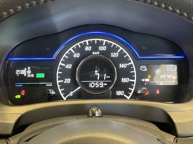 日産 ノート e－パワー メダリスト 福井県 2017(平29)年 2.9万km プレミアムコロナオレンジ 純正7インチメモリーナビ/(CD/DVD/BD/BT/SD/USB/フルセグ)/アラウンドビューモニター/衝突被害軽減システム/車線逸脱警報/横滑り防止装置/ETC/ドライブレコーダー/デジタルインナーミラー/アイドリングストップ/LEDヘッドライト/フォグランプ/オートライト/純正１５インチAW/プッシュスタート/スマートキー/ウィンカーミラー/電動格納ミラー/純正フロアマット/ドアバイザー/スペアキー	/取扱説明書/保証書
