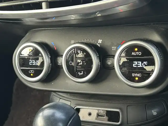 フィアット ５００Ｘ 岡山県 2016(平28)年 12.1万km 赤 スマートキー/社外メモリ SD ナビ/ドライブレコーダー/オートライト/純正アルミホイール/ETC/プッシュスタート/シートヒーター/取扱説明書/保証書