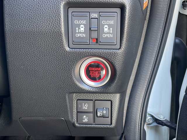 ホンダ Ｎ ＢＯＸ カスタム L ターボ 山口県 2022(令4)年 4.1万km プラチナホワイトパール 純正7型ナビゲーション/CD/USB/Bluetooth/ipod/バックカメラ/両側パワースライドドア/ハーフレザーシート　/デジタルインナーミラー　/前席シートヒーター　/ステアリングスイッチ　/パドルシフト 　/コーナーセンサー　/アダプティブクルーズコントロール　/ハーフレザーシート　/純正フロアマット　/LEDヘッドライト/プッシュスタート/ETC