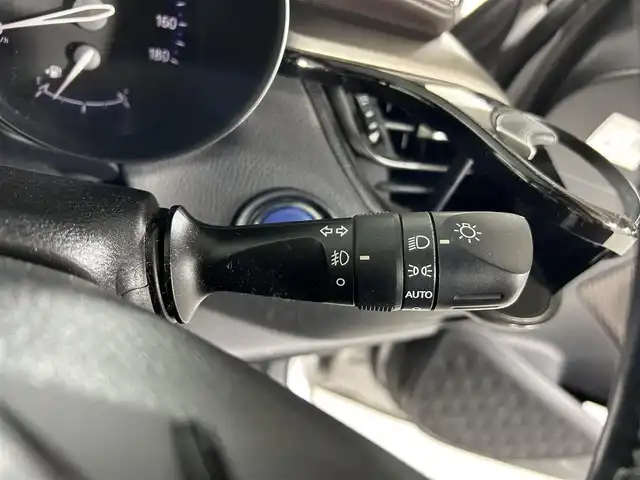 トヨタ Ｃ－ＨＲ G 佐賀県 2017(平29)年 8万km メタルストリームM 純正7インチナビ/フルセグＴＶ/CD/DVD/Bluetooth/モデリスタエアロ/バックカメラ/衝突被害軽減装置/ブラインドスポットモニター/レーダークルーズコントロール/クリアランスソナー/ビルトインETC/オートライト/オートマチックハイビーム/LEDヘッドライト/フォグライト/電子パーキング/ブレーキホールド/前後ドライブレコーダー/運転席・助手席シートヒーター/ハーフレザーシート/ISOFIX対応シート/オートワイパー/純正18インチアルミホイール/純正フロアマット/スマートキー/スペアキー×１