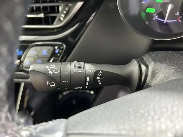 トヨタ Ｃ－ＨＲ G 佐賀県 2017(平29)年 8万km メタルストリームM 純正7インチナビ/フルセグＴＶ/CD/DVD/Bluetooth/モデリスタエアロ/バックカメラ/衝突被害軽減装置/ブラインドスポットモニター/レーダークルーズコントロール/クリアランスソナー/ビルトインETC/オートライト/オートマチックハイビーム/LEDヘッドライト/フォグライト/電子パーキング/ブレーキホールド/前後ドライブレコーダー/運転席・助手席シートヒーター/ハーフレザーシート/ISOFIX対応シート/オートワイパー/純正18インチアルミホイール/純正フロアマット/スマートキー/スペアキー×１