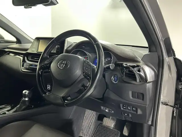 トヨタ Ｃ－ＨＲ G 佐賀県 2017(平29)年 8万km メタルストリームM 純正7インチナビ/フルセグＴＶ/CD/DVD/Bluetooth/モデリスタエアロ/バックカメラ/衝突被害軽減装置/ブラインドスポットモニター/レーダークルーズコントロール/クリアランスソナー/ビルトインETC/オートライト/オートマチックハイビーム/LEDヘッドライト/フォグライト/電子パーキング/ブレーキホールド/前後ドライブレコーダー/運転席・助手席シートヒーター/ハーフレザーシート/ISOFIX対応シート/オートワイパー/純正18インチアルミホイール/純正フロアマット/スマートキー/スペアキー×１