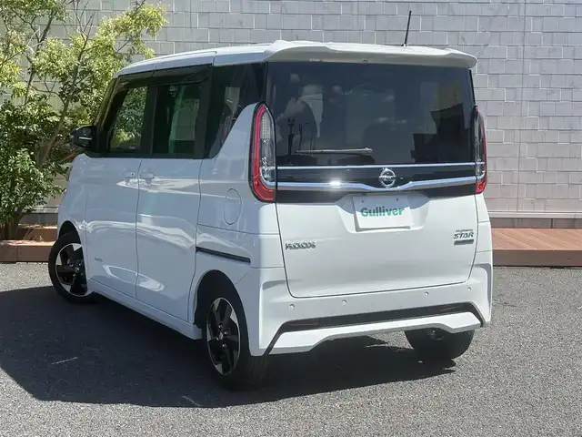 日産 ルークス HWS X アーバンクロム 茨城県 2022(令4)年 0.3万km ホワイトパール 純正ＳＤナビ/（FM/AM/フルセグTV/BT/iPod)/前後ドライブレコーダー/アラウンドビューモニター/ETC/両側パワースライドドア/オートマチックハイビーム/LEDヘッドライト/横滑り防止装置/ABS/純正アルミホイール/純正フロアマット/前後コーナーセンサー/スマートキー/ドアバイザー