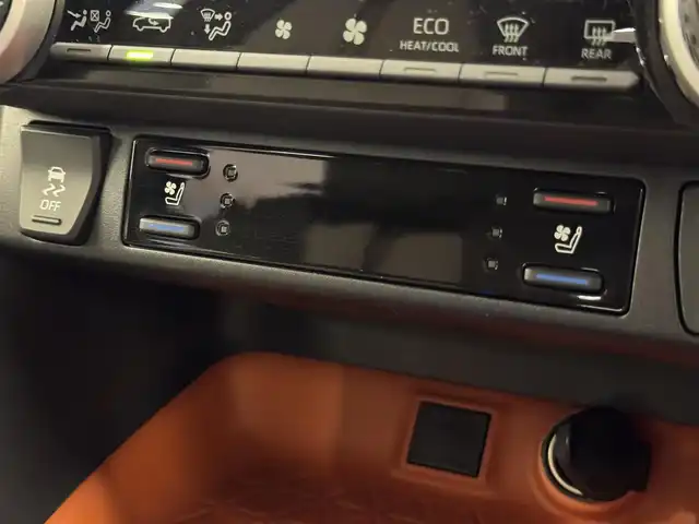 トヨタ ＲＡＶ４ アドベンチャー 群馬県 2019(平31)年 1.7万km アーバンカーキ 禁煙車　衝突軽減　追従型クルコン　ＢＳＭ　クリアランスソナー　純正９インチナビ　フルセグＴＶ　ＢＴバックカメラ　ビルトインＥＴＣ　白革　ルーフレール　温シート　冷シート　４ＷＤ　スマートキー