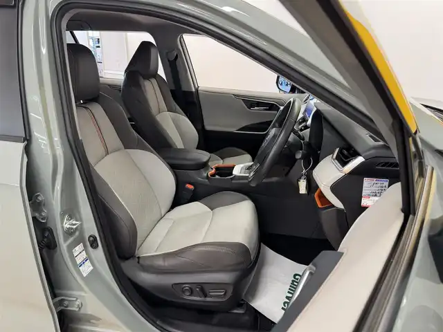 トヨタ ＲＡＶ４ アドベンチャー 群馬県 2019(平31)年 1.7万km アーバンカーキ 禁煙車　衝突軽減　追従型クルコン　ＢＳＭ　クリアランスソナー　純正９インチナビ　フルセグＴＶ　ＢＴバックカメラ　ビルトインＥＴＣ　白革　ルーフレール　温シート　冷シート　４ＷＤ　スマートキー
