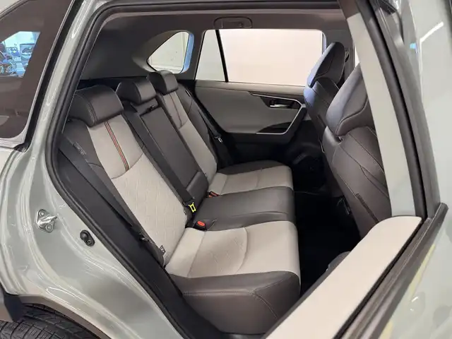 トヨタ ＲＡＶ４ アドベンチャー 群馬県 2019(平31)年 1.7万km アーバンカーキ 禁煙車　衝突軽減　追従型クルコン　ＢＳＭ　クリアランスソナー　純正９インチナビ　フルセグＴＶ　ＢＴバックカメラ　ビルトインＥＴＣ　白革　ルーフレール　温シート　冷シート　４ＷＤ　スマートキー