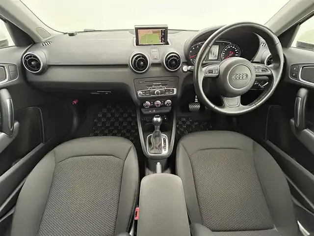 アウディ Ａ１ スポーツバック 1．4TFSI 岡山県 2013(平25)年 4.7万km 白 純正ナビ/（CD/TV/BT)/プッシュスタート/社外前後ドライブレコーダー/オートライト/ETC/ステアリングリモコン/純正フロアマット/アイドリングストップ
