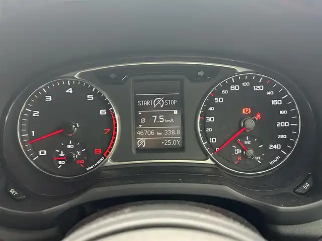 アウディ Ａ１ スポーツバック 1．4TFSI 岡山県 2013(平25)年 4.7万km 白 純正ナビ/（CD/TV/BT)/プッシュスタート/社外前後ドライブレコーダー/オートライト/ETC/ステアリングリモコン/純正フロアマット/アイドリングストップ