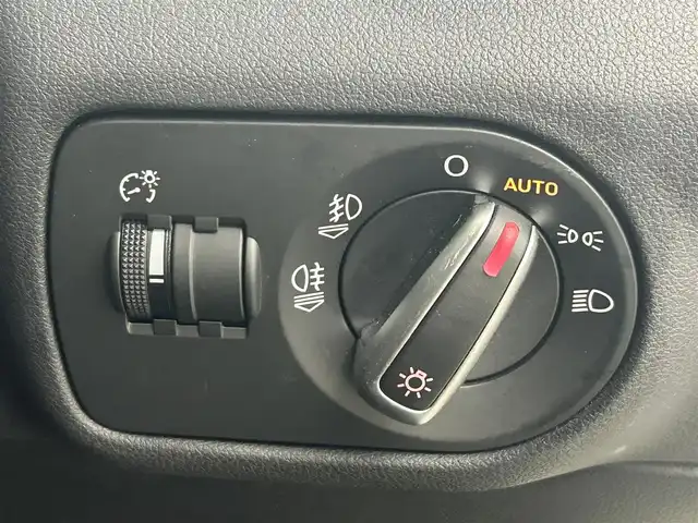 アウディ Ａ１ スポーツバック 1．4TFSI 岡山県 2013(平25)年 4.7万km 白 純正ナビ/（CD/TV/BT)/プッシュスタート/社外前後ドライブレコーダー/オートライト/ETC/ステアリングリモコン/純正フロアマット/アイドリングストップ