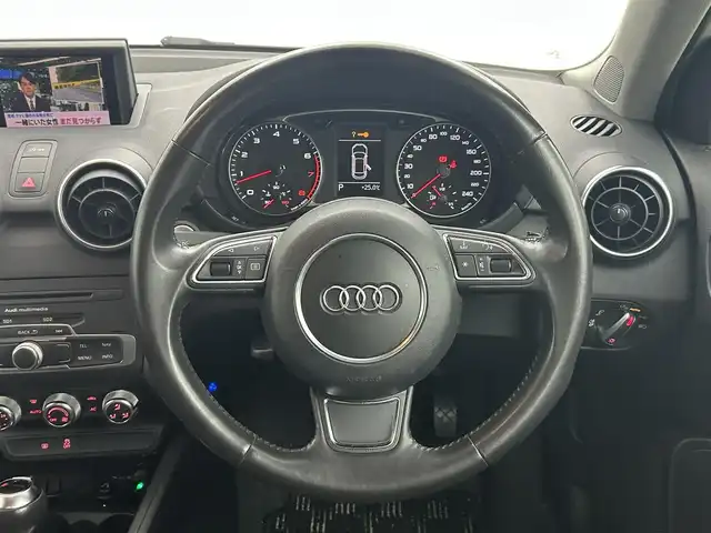 アウディ Ａ１ スポーツバック 1．4TFSI 岡山県 2013(平25)年 4.7万km 白 純正ナビ/（CD/TV/BT)/プッシュスタート/社外前後ドライブレコーダー/オートライト/ETC/ステアリングリモコン/純正フロアマット/アイドリングストップ