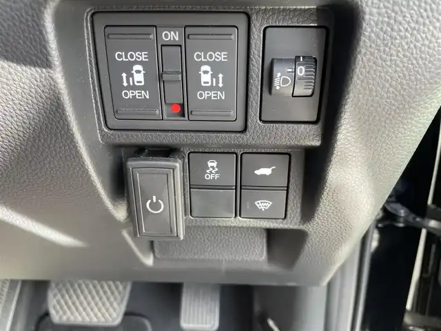 ホンダ ステップワゴン スパーダ 長野県 2022(令4)年 4.6万km クリスタルブラックパール ワンオーナー/4WD/純正ナビ/・Bluetooth/TV/CD/DVD/全方位バックカメラ/社外ETC/クルーズコントロール追走あり/社外ドライブレコーダー/電動リアゲート/純正フロアマット/ハーフレザーシート/前席シートヒーター/両側パワースライド/純正16インチAW/コーナーセンサー前後/LEDオートライト/TVキャンセラー/後部座席サンシェード/アイドリングストップ/寒冷地仕様/スペアキー/スマートキー1本/保証書/取り扱い説明書