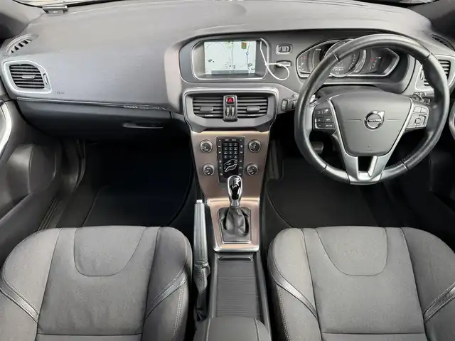 ボルボ Ｖ４０ クロスカントリー D4 モメンタム 愛知県 2017(平29)年 7.8万km 黒 純正ナビ/BT/TV/CD/DVD/USB/バックカメラ/ETC/ブラインドスポットモニター/オートライト/スマートキー/プッシュスタート/アダプティブクルーズコントロール/レーンキープアシスト/オートマチックハイビーム/MDモード付きAT/ハーフレザーシート/LEDヘッドライト/フロアマット/パワーシート/メモリシート/ルーフレール