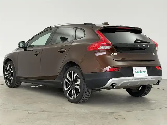 ボルボ Ｖ４０ クロスカントリー D4 モメンタム 愛知県 2017(平29)年 7.8万km 黒 純正ナビ/BT/TV/CD/DVD/USB/バックカメラ/ETC/ブラインドスポットモニター/オートライト/スマートキー/プッシュスタート/アダプティブクルーズコントロール/レーンキープアシスト/オートマチックハイビーム/MDモード付きAT/ハーフレザーシート/LEDヘッドライト/フロアマット/パワーシート/メモリシート/ルーフレール
