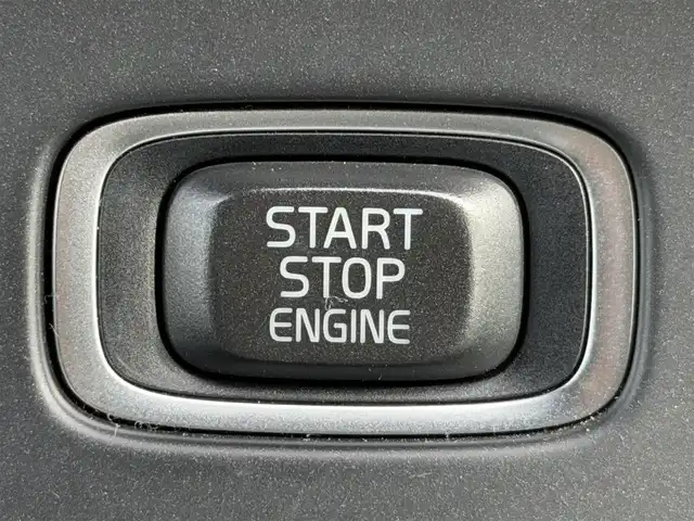 ボルボ Ｖ４０ クロスカントリー D4 モメンタム 愛知県 2017(平29)年 7.8万km 黒 純正ナビ/BT/TV/CD/DVD/USB/バックカメラ/ETC/ブラインドスポットモニター/オートライト/スマートキー/プッシュスタート/アダプティブクルーズコントロール/レーンキープアシスト/オートマチックハイビーム/MDモード付きAT/ハーフレザーシート/LEDヘッドライト/フロアマット/パワーシート/メモリシート/ルーフレール