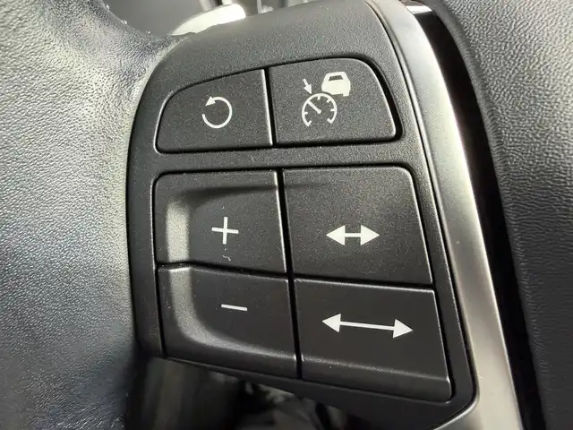 ボルボ Ｖ４０ クロスカントリー D4 モメンタム 愛知県 2017(平29)年 7.8万km 黒 純正ナビ/BT/TV/CD/DVD/USB/バックカメラ/ETC/ブラインドスポットモニター/オートライト/スマートキー/プッシュスタート/アダプティブクルーズコントロール/レーンキープアシスト/オートマチックハイビーム/MDモード付きAT/ハーフレザーシート/LEDヘッドライト/フロアマット/パワーシート/メモリシート/ルーフレール