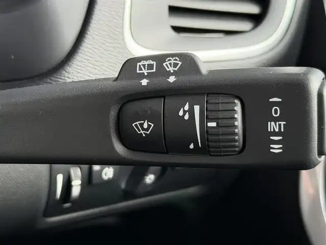 ボルボ Ｖ４０ クロスカントリー D4 モメンタム 愛知県 2017(平29)年 7.8万km 黒 純正ナビ/BT/TV/CD/DVD/USB/バックカメラ/ETC/ブラインドスポットモニター/オートライト/スマートキー/プッシュスタート/アダプティブクルーズコントロール/レーンキープアシスト/オートマチックハイビーム/MDモード付きAT/ハーフレザーシート/LEDヘッドライト/フロアマット/パワーシート/メモリシート/ルーフレール