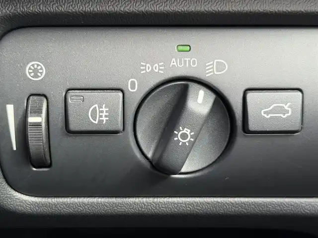 ボルボ Ｖ４０ クロスカントリー D4 モメンタム 愛知県 2017(平29)年 7.8万km 黒 純正ナビ/BT/TV/CD/DVD/USB/バックカメラ/ETC/ブラインドスポットモニター/オートライト/スマートキー/プッシュスタート/アダプティブクルーズコントロール/レーンキープアシスト/オートマチックハイビーム/MDモード付きAT/ハーフレザーシート/LEDヘッドライト/フロアマット/パワーシート/メモリシート/ルーフレール