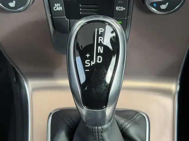 ボルボ Ｖ４０ クロスカントリー D4 モメンタム 愛知県 2017(平29)年 7.8万km 黒 純正ナビ/BT/TV/CD/DVD/USB/バックカメラ/ETC/ブラインドスポットモニター/オートライト/スマートキー/プッシュスタート/アダプティブクルーズコントロール/レーンキープアシスト/オートマチックハイビーム/MDモード付きAT/ハーフレザーシート/LEDヘッドライト/フロアマット/パワーシート/メモリシート/ルーフレール