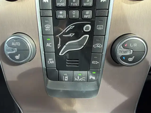 ボルボ Ｖ４０ クロスカントリー D4 モメンタム 愛知県 2017(平29)年 7.8万km 黒 純正ナビ/BT/TV/CD/DVD/USB/バックカメラ/ETC/ブラインドスポットモニター/オートライト/スマートキー/プッシュスタート/アダプティブクルーズコントロール/レーンキープアシスト/オートマチックハイビーム/MDモード付きAT/ハーフレザーシート/LEDヘッドライト/フロアマット/パワーシート/メモリシート/ルーフレール