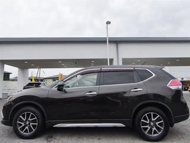 日産 エクストレイル 20X エクストリーマーX 熊本県 2014(平26)年 11.9万km チタニウムカーキ サンルーフ/4WD/純正ナビ（MC313D-W）/【フルセグTV/CD/DVD/BT】/バックカメラ/オートLEDライト/ダウンヒルアシストコントロール/ウィンカーミラー/オートLEDライト/純正17インチAW/革巻きステアリング/前席シートヒーター/社外グリル/ETC/ドライブレコーダー/純正ドアバイザー/純正フロアマット/横滑り防止装置/ABS/盗難防止装置/保証書/取扱説明書