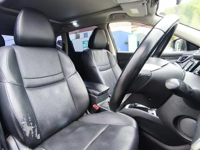 日産 エクストレイル 20X エクストリーマーX 熊本県 2014(平26)年 11.9万km チタニウムカーキ サンルーフ/4WD/純正ナビ（MC313D-W）/【フルセグTV/CD/DVD/BT】/バックカメラ/オートLEDライト/ダウンヒルアシストコントロール/ウィンカーミラー/オートLEDライト/純正17インチAW/革巻きステアリング/前席シートヒーター/社外グリル/ETC/ドライブレコーダー/純正ドアバイザー/純正フロアマット/横滑り防止装置/ABS/盗難防止装置/保証書/取扱説明書