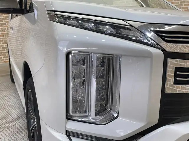 三菱 デリカＤ：５ アーバンギア G パワーパッケージ 岩手県 2019(令1)年 8.9万km ウォームホワイトパール ４WD/ディーゼルターボ/レザーシート/ALPINEビッグXナビ１１インチナビ/マルチアラウンドモニター/e-Assist/レーダークルーズコントロール/衝突被害軽減システム/レーンアシスト/オートマチックハイビーム/後側方車両検知警報システム/後退時車両検知警報システム/横滑り防止装置/アイドリングストップ/オートブレーキホールド/エレクトリックテールゲート/ドライブレコーダー/ETC/AppleCarPlay・AndroidAuto/運転席パワーシート/前席シートヒーター/LEDヘッドライト/純正18インチアルミホイール