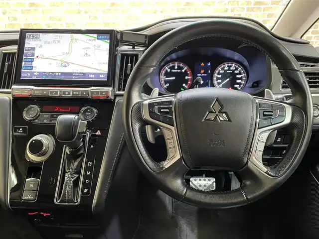 三菱 デリカＤ：５ アーバンギア G パワーパッケージ 岩手県 2019(令1)年 8.9万km ウォームホワイトパール ４WD/ディーゼルターボ/レザーシート/ALPINEビッグXナビ１１インチナビ/マルチアラウンドモニター/e-Assist/レーダークルーズコントロール/衝突被害軽減システム/レーンアシスト/オートマチックハイビーム/後側方車両検知警報システム/後退時車両検知警報システム/横滑り防止装置/アイドリングストップ/オートブレーキホールド/エレクトリックテールゲート/ドライブレコーダー/ETC/AppleCarPlay・AndroidAuto/運転席パワーシート/前席シートヒーター/LEDヘッドライト/純正18インチアルミホイール