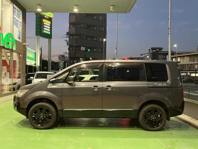 三菱 デリカＤ：５ アクティブギア 兵庫県 2018(平30)年 5.1万km アイガーグレーM/ダイヤモンドブラックマイカ