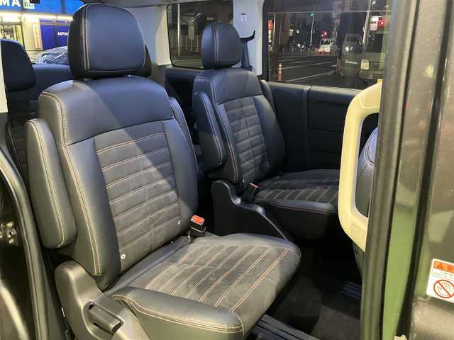 三菱 デリカＤ：５ アクティブギア 兵庫県 2018(平30)年 5.1万km アイガーグレーM/ダイヤモンドブラックマイカ