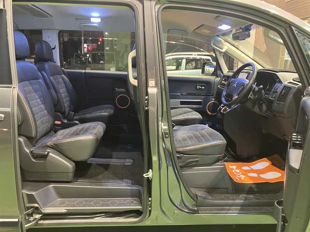 三菱 デリカＤ：５ アクティブギア 兵庫県 2018(平30)年 5.1万km アイガーグレーM/ダイヤモンドブラックマイカ