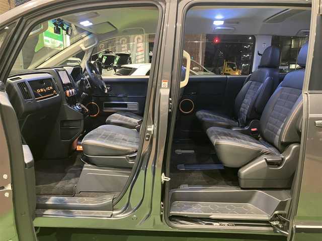 三菱 デリカＤ：５ アクティブギア 兵庫県 2018(平30)年 5.1万km アイガーグレーM/ダイヤモンドブラックマイカ