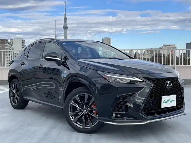 レクサス ＮＸ 350h Fスポーツ 東京都 2024(令6)年 1.6万km グラファイトブラックガラスフレーク ワンオーナー/サンルーフ/マークレビンソン　スピーカー/４WD/Lexus Safety System＋/プリクラッシュセーフティー/レーダークルーズコントロール/レーントレーシングアシスト/ロードサインアシスト/レーダークルーズコントロール/ブラインドスポットモニター/レーンディパーチャーアラート/クリアランスソナー/パーキングサポートブレーキ/オートマチックハイビーム/純正14インチディスプレイオーディオ（ナビ付き）/フルセグTV/Bluetooth/USB接続/全方位カメラ・バックカメラ/パワーバックドア/茶皮本革シート/D席メモリーパワーシート/シートヒーター・エアシート（D/N）/ヒーテッドミラー/ビルトインETC2.0/デジタルインナーミラー/パドルシフト/純正フロアマット/純正20インチアルミホイール/純正ドライブレコーダー（前後）/充電用USBポート/スペアキー１本/カードキー１本/保証書/取扱説明書