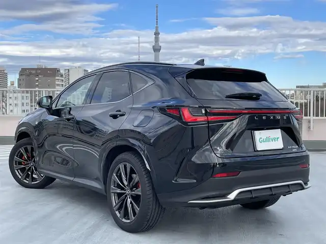レクサス ＮＸ 350h Fスポーツ 東京都 2024(令6)年 1.6万km グラファイトブラックガラスフレーク ワンオーナー/サンルーフ/マークレビンソン　スピーカー/４WD/Lexus Safety System＋/プリクラッシュセーフティー/レーダークルーズコントロール/レーントレーシングアシスト/ロードサインアシスト/レーダークルーズコントロール/ブラインドスポットモニター/レーンディパーチャーアラート/クリアランスソナー/パーキングサポートブレーキ/オートマチックハイビーム/純正14インチディスプレイオーディオ（ナビ付き）/フルセグTV/Bluetooth/USB接続/全方位カメラ・バックカメラ/パワーバックドア/茶皮本革シート/D席メモリーパワーシート/シートヒーター・エアシート（D/N）/ヒーテッドミラー/ビルトインETC2.0/デジタルインナーミラー/パドルシフト/純正フロアマット/純正20インチアルミホイール/純正ドライブレコーダー（前後）/充電用USBポート/スペアキー１本/カードキー１本/保証書/取扱説明書