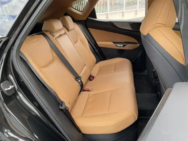 レクサス ＮＸ 350h Fスポーツ 東京都 2024(令6)年 1.6万km グラファイトブラックガラスフレーク ワンオーナー/サンルーフ/マークレビンソン　スピーカー/４WD/Lexus Safety System＋/プリクラッシュセーフティー/レーダークルーズコントロール/レーントレーシングアシスト/ロードサインアシスト/レーダークルーズコントロール/ブラインドスポットモニター/レーンディパーチャーアラート/クリアランスソナー/パーキングサポートブレーキ/オートマチックハイビーム/純正14インチディスプレイオーディオ（ナビ付き）/フルセグTV/Bluetooth/USB接続/全方位カメラ・バックカメラ/パワーバックドア/茶皮本革シート/D席メモリーパワーシート/シートヒーター・エアシート（D/N）/ヒーテッドミラー/ビルトインETC2.0/デジタルインナーミラー/パドルシフト/純正フロアマット/純正20インチアルミホイール/純正ドライブレコーダー（前後）/充電用USBポート/スペアキー１本/カードキー１本/保証書/取扱説明書