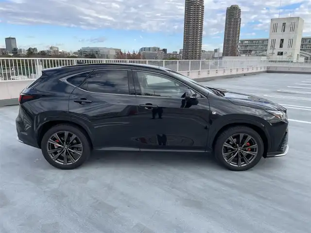 レクサス ＮＸ 350h Fスポーツ 東京都 2024(令6)年 1.6万km グラファイトブラックガラスフレーク ワンオーナー/サンルーフ/マークレビンソン　スピーカー/４WD/Lexus Safety System＋/プリクラッシュセーフティー/レーダークルーズコントロール/レーントレーシングアシスト/ロードサインアシスト/レーダークルーズコントロール/ブラインドスポットモニター/レーンディパーチャーアラート/クリアランスソナー/パーキングサポートブレーキ/オートマチックハイビーム/純正14インチディスプレイオーディオ（ナビ付き）/フルセグTV/Bluetooth/USB接続/全方位カメラ・バックカメラ/パワーバックドア/茶皮本革シート/D席メモリーパワーシート/シートヒーター・エアシート（D/N）/ヒーテッドミラー/ビルトインETC2.0/デジタルインナーミラー/パドルシフト/純正フロアマット/純正20インチアルミホイール/純正ドライブレコーダー（前後）/充電用USBポート/スペアキー１本/カードキー１本/保証書/取扱説明書