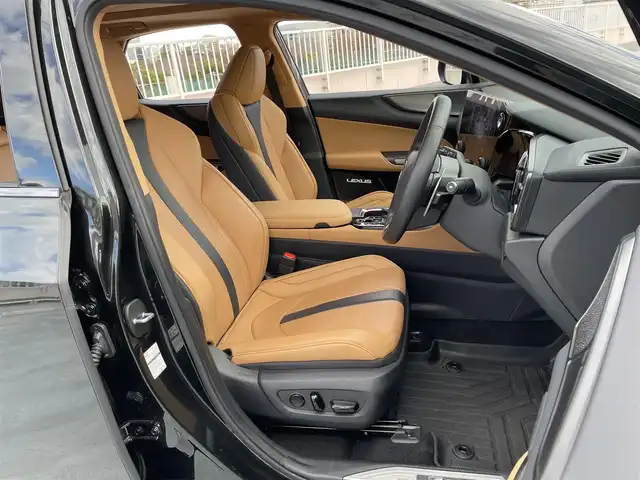 レクサス ＮＸ 350h Fスポーツ 東京都 2024(令6)年 1.6万km グラファイトブラックガラスフレーク ワンオーナー/サンルーフ/マークレビンソン　スピーカー/４WD/Lexus Safety System＋/プリクラッシュセーフティー/レーダークルーズコントロール/レーントレーシングアシスト/ロードサインアシスト/レーダークルーズコントロール/ブラインドスポットモニター/レーンディパーチャーアラート/クリアランスソナー/パーキングサポートブレーキ/オートマチックハイビーム/純正14インチディスプレイオーディオ（ナビ付き）/フルセグTV/Bluetooth/USB接続/全方位カメラ・バックカメラ/パワーバックドア/茶皮本革シート/D席メモリーパワーシート/シートヒーター・エアシート（D/N）/ヒーテッドミラー/ビルトインETC2.0/デジタルインナーミラー/パドルシフト/純正フロアマット/純正20インチアルミホイール/純正ドライブレコーダー（前後）/充電用USBポート/スペアキー１本/カードキー１本/保証書/取扱説明書